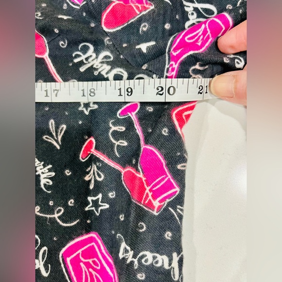 Wondershop Target Women’s 2-Piece Celebratation Pajama Set Wonderland Size, MED - Picture 8 of 15